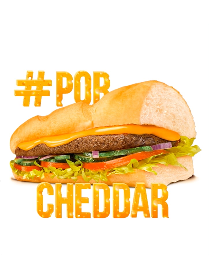 Tela da campanha publicitária "#PORCHEDDAR" da Subway, destacando um sanduíche de queijo cheddar com carne e salada em um pão submarino.